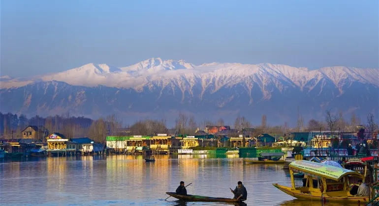Kashmir, India – The Complete Travel Guide to Heaven on Earth