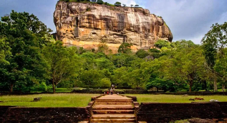 Sigiriya, Sri Lanka – Complete Travel Guide to the Ancient Lion Rock Fortress